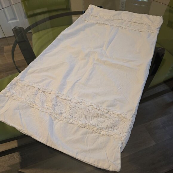 Shabby‎ Chic King sz White Pillowcase With Lace Accents & Ruffles 100% Cotton - Picture 2 of 10